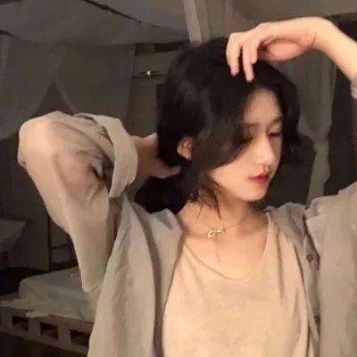 麻烦中的女人 海报